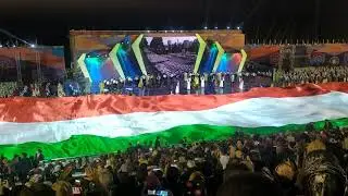 Калонтарин парчам дар чашни Истиклол дар шахри Кулоб
