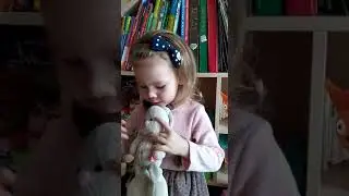 Рогачева Светлана читает стихотворение Агнии Барто «Зайка в витрине»
