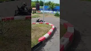 Вика впервые пробует прокатиться на картинге #картинг #дети