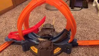 Hot Wheels Trick Tracks Power Loop Motorized Stunt Set