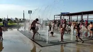 Тамань сегодня не узнать. Пляж, море.