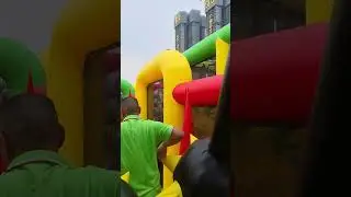 Let’s challenge this 43-meter inflatable obstacle course together! ③ #inflatable #obstaclecourse