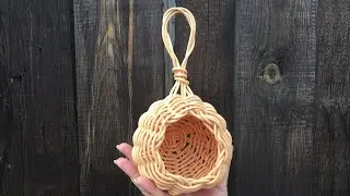 Подвес для декоративного гнездышка. Плетение из искусственного ротанга