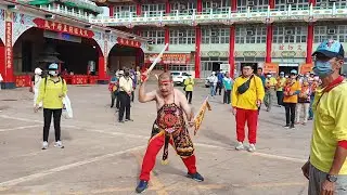 ［四位乩身同時起駕持法器參禮］屏東崁頂北極宮前往麻豆代天府進香