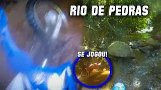 CAI NO RIO NA TRILHA DE MOTO