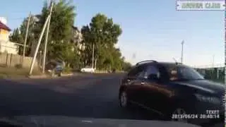 Курица за рулем!!! Я въезжаю в столб!