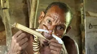 Korowai tribe in the wild jungles of New Guinea. Племя Короваи в диких джунглях Новой Гвинеи.