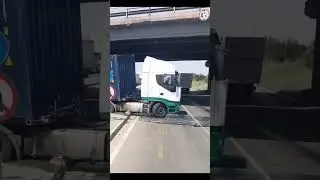 До чего доводит спешка...пробил бак