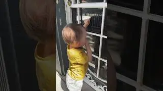 Knocking on her Grandpa’s door. 🩷 