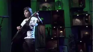 Kaki King rocks out to 