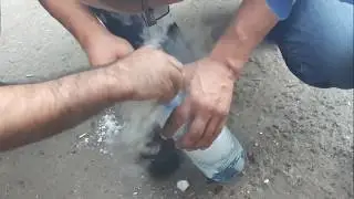 СУХОЙ ЛЁД. ВЗРЫВАЕМ БУТЫЛКУ. АНДРЮХА САПЁР