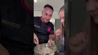 Готовим блины. Подписывайся на канал о вкусной еде . #shortsclip #youtube #food #рецепты