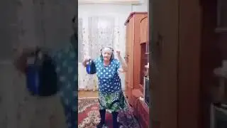 Старая кляча оформила вкид и зафлексила под моргенштерна