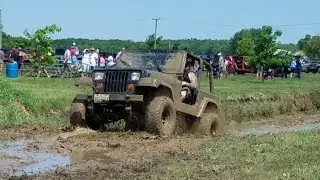 Jeep Wrangler YJ on 33s in the mud pit at the 2018 Steinjäger Jeep Blitz