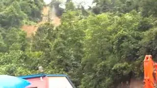 Hopa'daki heyelan anı kameralara yansıdı