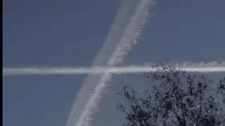 Химтрейлы над нашими головами. _ Chemical trails over our heads.