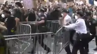 Clashes erupted between protesters and #police outside the #BarclaysCentre in #NewYork #GeorgeFloyd