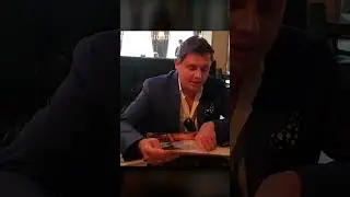 Понасенков смеется над меню в ресторане 