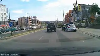 Водач на джип яко нарушава правилата в Кърджали, засне го толерантен на пътя