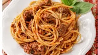 Spaghetti With Beef Sauce and surprise crispy crust dinovalbone style. Not your ordinary pasta dish.
