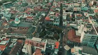 sobre volando  el centro de Azogues