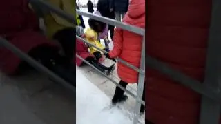 МАЛИКА.Катаемся на горочке