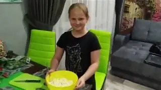 Настя - помощница