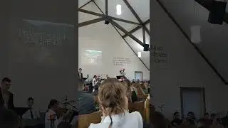 Стучит стучит железный молот