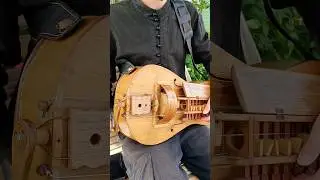 Колёсная лира. Уличный музыкант. Музыка. Музыкальный инструмент / Street musician 