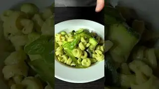 Макароны с кабачком и соусом из авокадо: быстрый и вкусный ужин