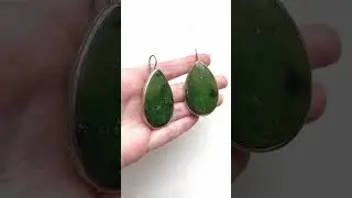 Серьги с нефритом капля на руке 0897 