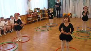 гимнастки с обручами