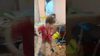 Гошка танцует под Леди Гагу