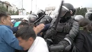 How the Buryatia National Guard dispersed a peaceful protest at Soviet Square in 2019.