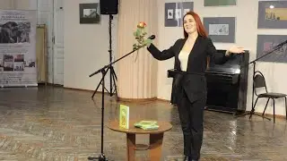 Алена Молотилина на книжной ярмарке