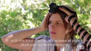 How to put on tefilin