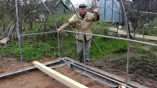 Делаем теплицу. Скоро всё зацветет.