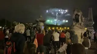 #Rassemblement à #Paris pour voir le feu d'artifice sur la #TourEiffel  ! #14Juillet (#coronavirus)