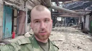 Чувствуется сильный трупный запах, который с расстояния в несколько десятков метров резко бьёт в нос