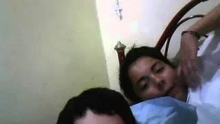 niña rara no sabe que es la web cam