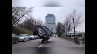 max besh ГЕЛИК ЕДЕТ НА ДВУХ КОЛЁСАХ В ЦЕНТРЕ МОСКВЫ