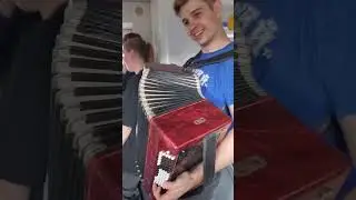 Реакция на Феллини на баяне 