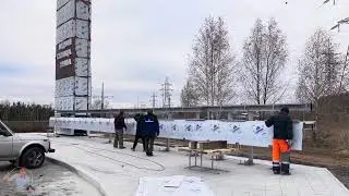 Монтаж новой стелы при въезде в Верхнюю Пышму