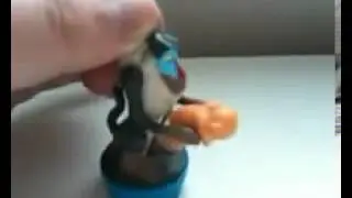 сумашедшая игрушка в Киндер Сюрприз