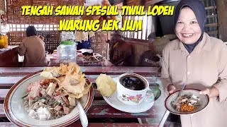 Makan pagi dengan pemandangan sawah, sego tiwul lodeh tewel peyek iwak asin!