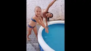 Festa na piscina com visita da prima...