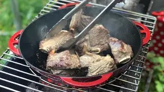 Говяжьи ребра с овощами в красном казане Forester на мангале🔥