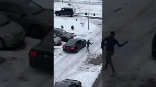 В Калининградской области герой СВО арендовал автомобиль Мустанг и начал таранить другие авто
