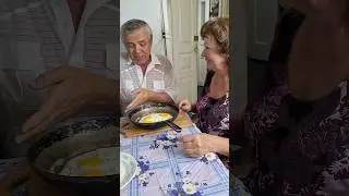 Раньше все ели с хлебом. А сгрызть всю корочку по дороге  домой, было обычным делом.