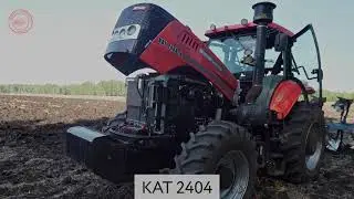 Трактор KAT 2404 в работе по стерне с оборотным плугом JEEGEE